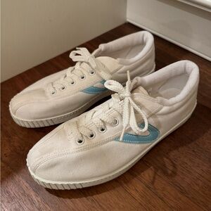 Women’s white tretorn sneakers